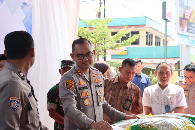 Kapolres Ketapang AKBP Muhammad Harris Tinjau Langsung Pasar Murah untuk Masyarakat