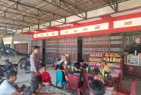 Hadir di Tengah Keramaian, Polisi Jaga Kondusifitas Pasar Kuala Behe