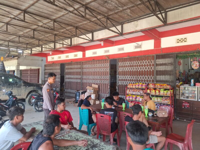 Hadir di Tengah Keramaian, Polisi Jaga Kondusifitas Pasar Kuala Behe