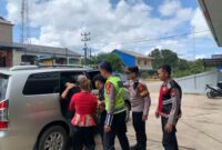 Laporan Warga via 110, Piket Samapta Polres Melawi Tangani Lakalantas di Sidomulyo