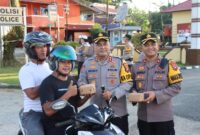 Kapolres AKBP Harris Batara Simbolon Pimpin Pembagian Takjil Polres Melawi, Pererat Silaturahmi di Bulan Ramadhan