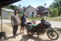 Terik Tak Halangi Polisi, Polsek Sebangki Patroli Siang Sapa Warga