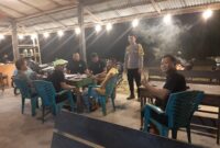 Patroli Humanis Polsek Mandor, IPDA Bernadus Didy Kusnadi Ajak Warga Waspada Kejahatan Malam