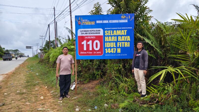 Baliho Layanan 110 Polri Hadir di Sungai Tebelian, Pemudik Kini Lebih Aman