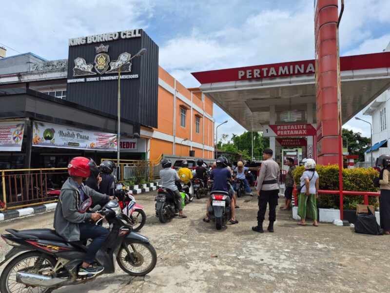 Polres Sintang Awasi Distribusi BBM di SPBU Lintas Melawi, Cegah Panic Buying dan Antrean Panjang