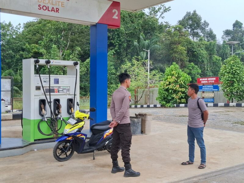 Patroli Objek Vital, Brigpol Goliat Fran Alipa Sambangi SPBU Nyayum Demi Keamanan Warga
