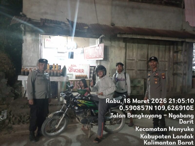 Aipda Eko Muslimin dan Aipda Heny Wintoko Patroli Malam, Polsek Menyuke Ajak Warga Aktif Jaga Kamtibmas