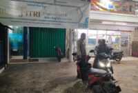 Patroli Malam Humanis Polsek Mandor Perkuat Keamanan dan Kedekatan dengan Warga