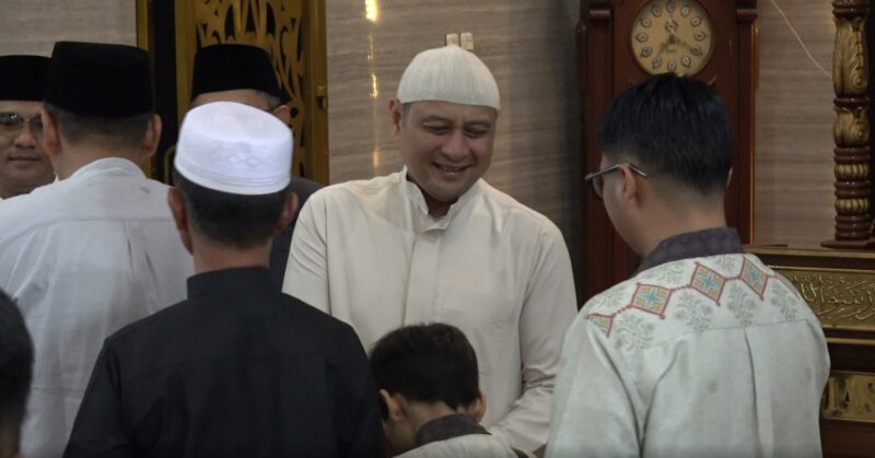 Irjen Pol Dr. Pipit Rismanto S.I.K., M.H. Hadiri Salat Idulfitri 1447 H di Masjid An-Nur Polda Kalbar, Ratusan Jemaah Padati Lokasi