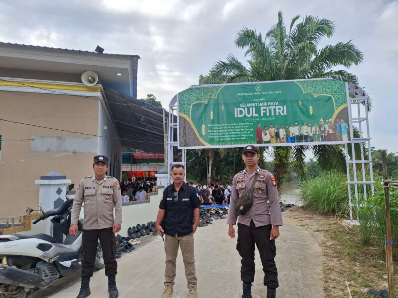 Polsek Kuala Behe Bersama Ormas Amankan Sholat Idul Fitri di Masjid Nurul Iman