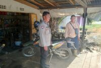 Ipda Rudiansyah Pimpin Patroli Lebaran, Polsek Sebangki Edukasi Pemilik Bengkel Cegah Curanmor