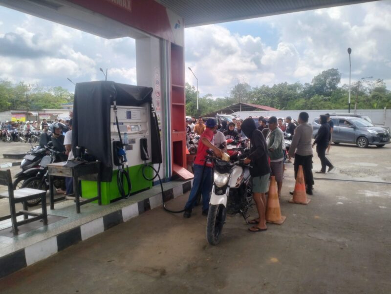 Humanis dan Tegas! Polisi Tertibkan Antrean BBM, Warga Diimbau Tak Panik