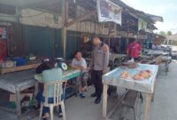 Suasana Hangat di Pasar, Polisi Sambil Patroli Sapa Pedagang