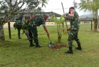Bahu-Membahu Bersihkan Makoramil, Koramil 1206-18/Puring Kencana Ciptakan Lingkungan Kerja Nyaman dan Produktif