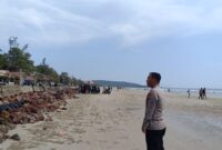 Polsek Kendawangan Perketat Pos Pam Lebaran 2026 di Pantai Pasir Putih, AKP Riski Pastikan Wisata Aman