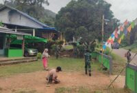 Wujudkan Kenyamanan Ibadah, Kodim 1209/Bengkayang Gelar Karya Bakti Bersih-Bersih Masjid
