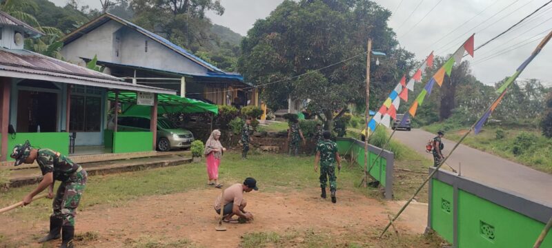 Wujudkan Kenyamanan Ibadah, Kodim 1209/Bengkayang Gelar Karya Bakti Bersih-Bersih Masjid