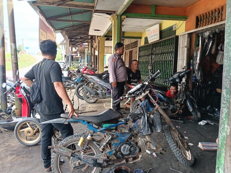 Polisi Sambangi Bengkel Saat Patroli Siang, Beri Imbauan Kamtibmas