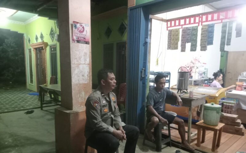 Ngobrol Santai di Warung, Polisi Sisipkan Imbauan Kewaspadaan