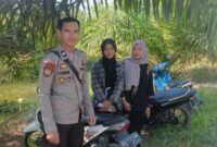 Remaja Santai di Motor, Disambangi Polisi: Pesan Penting Disampaikan dengan Humanis