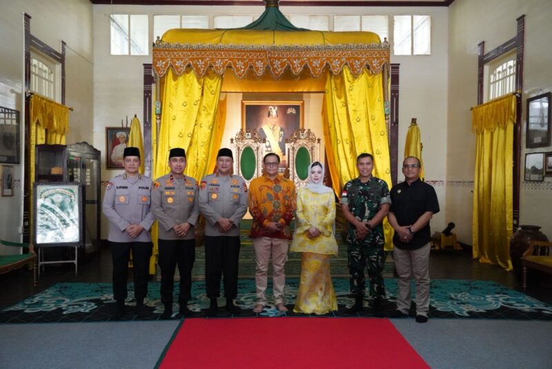 Pangdam XII/Tpr Mayjen TNI Novi Rubadi Sugito Hadiri Halalbihalal Sultan Pontianak IX di Keraton Kadariyah