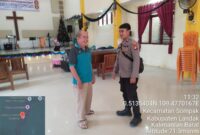 Patroli Siang Subsektor Sompak, Briptu Efdi Perkuat Sinergi Kamtibmas di Mempawah Hulu