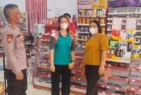 Polisi Sengah Temila Sapa Ibu-Ibu di Alfamart, Ingatkan Waspada Pencopetan
