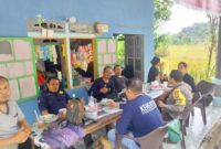 Cara Unik Bhabinkamtibmas Jaga Kamtibmas: Ngobrol Santai Bareng Warga