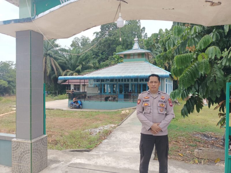 Polisi Siaga di Masjid, Antisipasi Pencurian Kendaraan Saat Ibadah