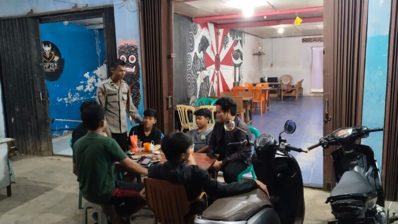 Ngobrol Santai Ditemani Es, Cara Humanis Polisi Jaga Kamtibmas