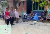 Polisi Air Besar Duduk Santai Bersama Ibu-Ibu, Sampaikan Pesan Kamtibmas