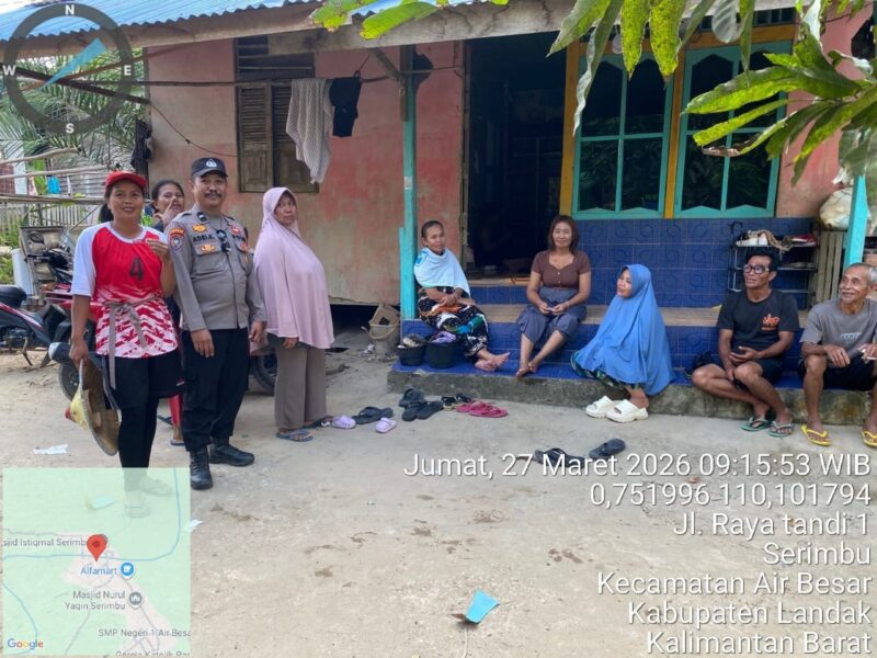 Polisi Air Besar Duduk Santai Bersama Ibu-Ibu, Sampaikan Pesan Kamtibmas