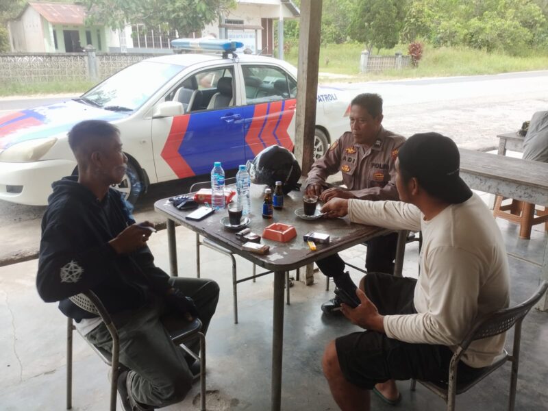 Polisi Singgah di Warung, Warga Diajak Aktif Jaga Keamanan Lingkungan