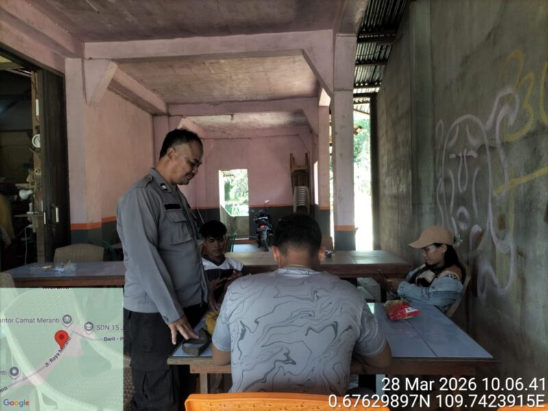 Kapolsek Meranti Uwes, S.H.: Polisi Sapa Warga di Warung Saat Patroli Siang untuk Jaga Kamtibmas