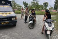 Patroli Humanis Polsek Mandor Tekan Angka Kriminalitas di Permukiman