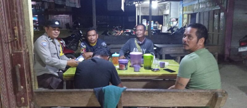 Hadir di Tengah Warga, Personel Polsek Kuala Behe Jaga Kamtibmas Lewat Patroli Malam