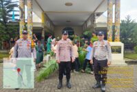 5 Anggota Polsek Menyuke Amankan Ibadah Misa Minggu Palma di Gereja Darit, Berjalan Aman dan Kondusif