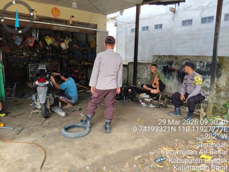 Suasana Hangat di Bengkel, Polisi Sampaikan Pesan Kamtibmas Secara Humanis