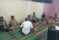 Patroli Malam Polsek Mandor Berlanjut Dialog Hangat Bersama Tokoh Masyarakat