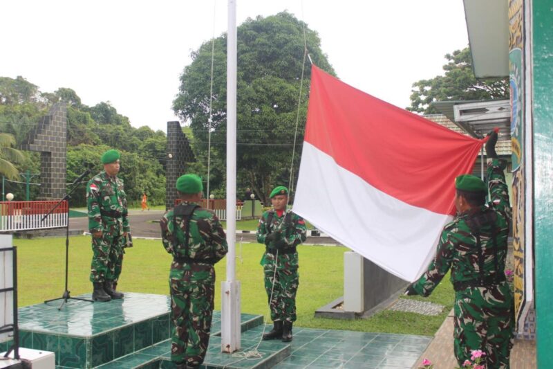 Upacara Mingguan Kodim 1206/Putussibau: Kapten Arm Supratno Tekankan Disiplin dan Profesionalitas Prajurit
