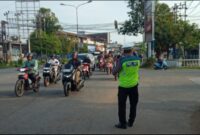 Pasca Lebaran, Aktivitas Masyarakat Kembali Normal, Personel Polsek Pontianak Utara Lakukan Monitoring dan Pengaturan Lalu Lintas