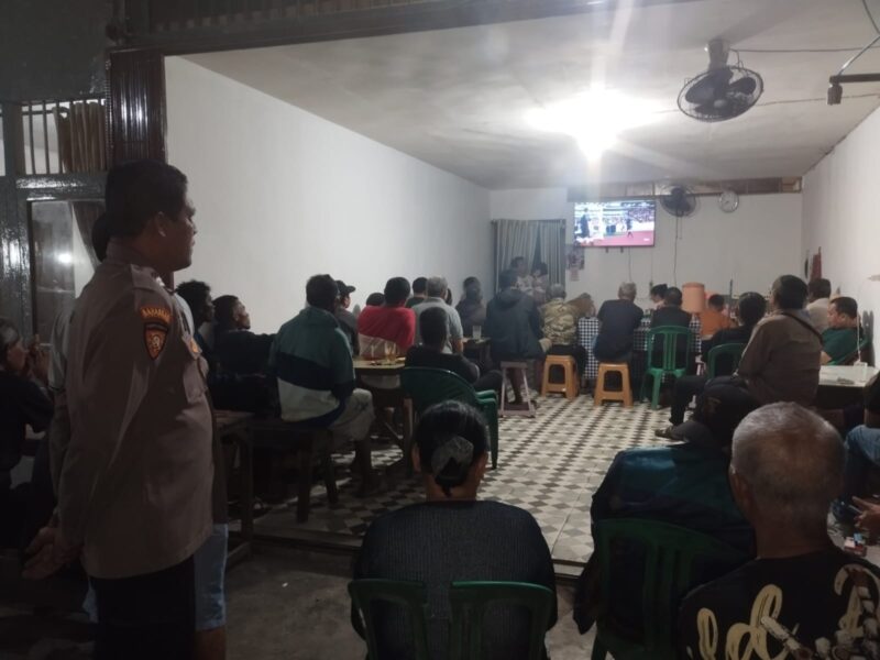 Polisi Singgah di Rumah Warga Malam Hari, Bukti Nyata Kehadiran di Tengah Masyarakat