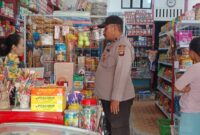 Patroli Sambang Dialogis Polsek Ngabang, AKP Zuanda Pastikan Situasi Kamtibmas Tetap Kondusif