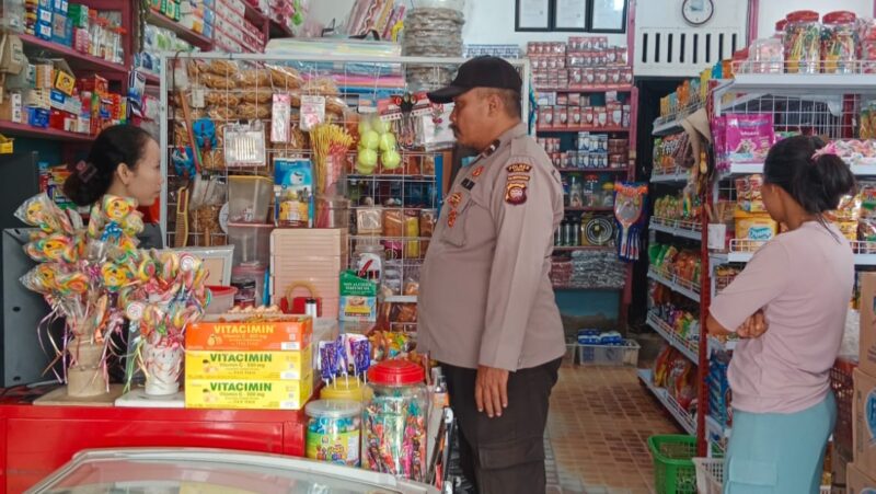 Patroli Sambang Dialogis Polsek Ngabang, AKP Zuanda Pastikan Situasi Kamtibmas Tetap Kondusif