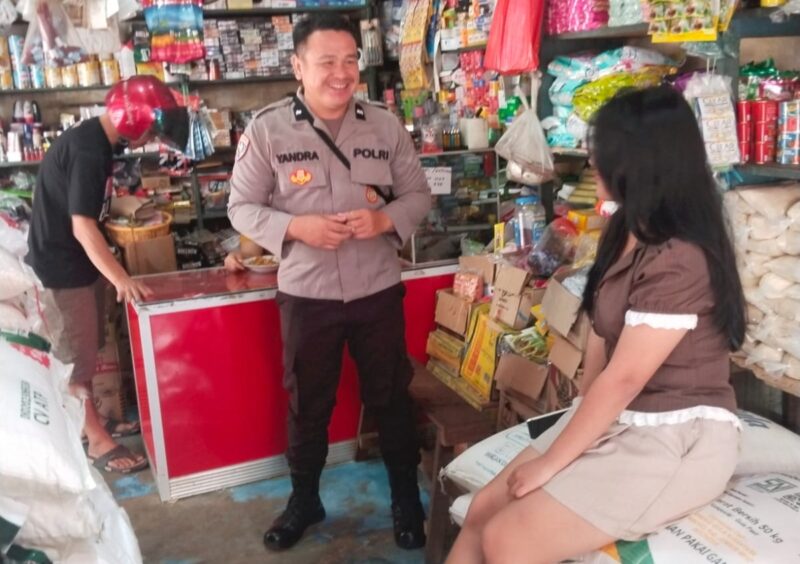 Polisi Hadir di Tengah Warga, Situasi Kota Ngabang Tetap Kondusif