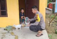 Aipda Agus Priadi, S.AP Dampingi Penyaluran Infak Beras untuk Anak Yatim