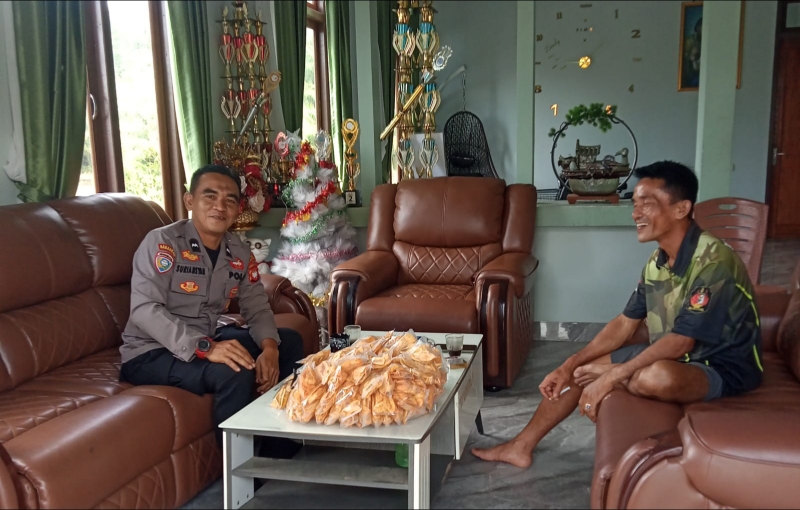 Aipda Suriansyah Lakukan Silaturahmi ke Rumah Warga, Cara Humanis Polsek Sebangki Jaga Kamtibmas