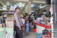 Patroli Humanis Polsek Air Besar, Polisi Edukasi Keamanan di Toko dan Pusat Perdagangan