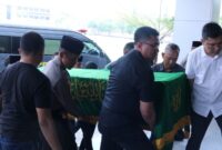 Kapolda Kalbar Irjen Pol. Dr. Pipit Rismanto Pimpin Penghormatan Terakhir Ka SPN Polda Kalbar Kombes Pol Bestari Hamonangan Harahap