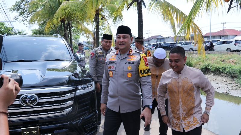 Hangat di Hari Raya, Irjen Pol. Dr. Pipit Rismanto, S.I.K., M.H. Silaturahmi ke Tokoh Agama Pontianak